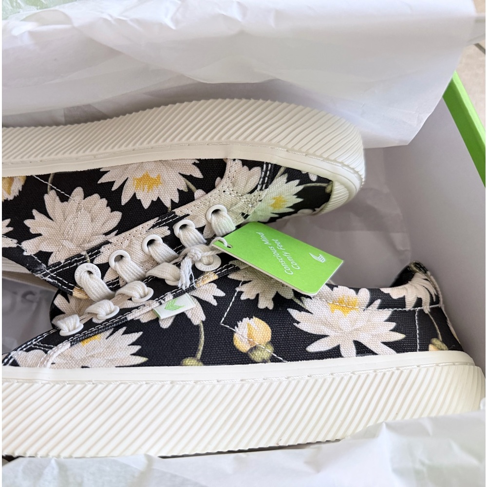 Cariuma OCA Low Black Canvas Giant Lilies Sneaker
